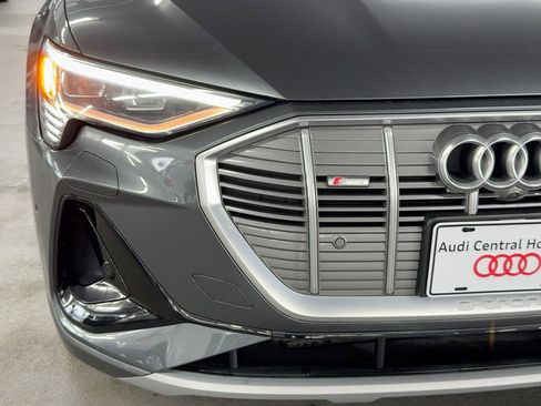 Used 2021 Audi e-tron Premium Plus w/ Premium Plus Package image 11