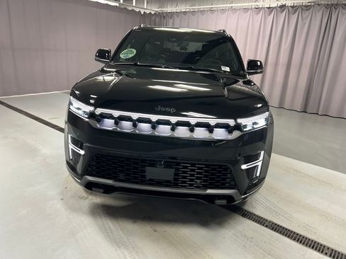 New 2026 Jeep Grand Wagoneer Limited image 2