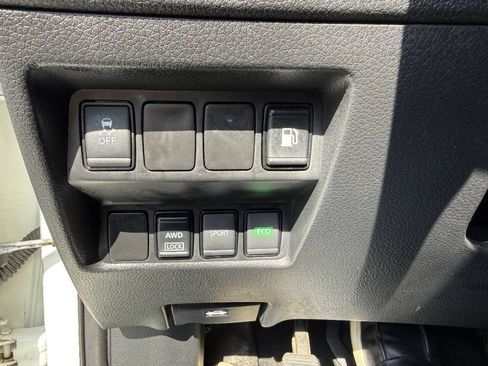 Used 2018 Nissan Rogue S AWD/4WD image 19