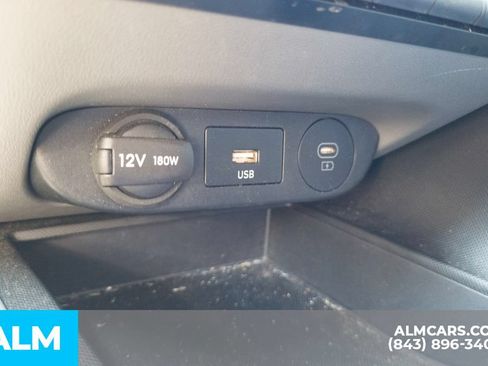 Used 2025 Hyundai Elantra SE FWD image 16