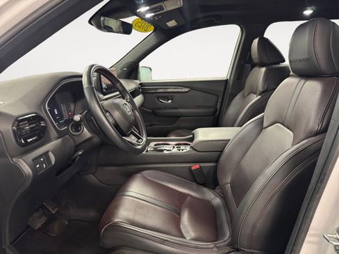 Used 2025 Honda Pilot Black Edition image 8