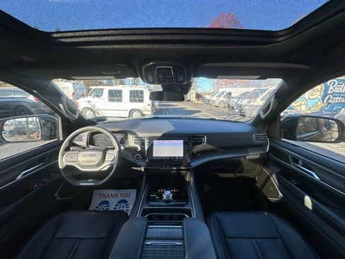 Used 2024 Jeep Wagoneer L Series II w/ Premium Group I image 4