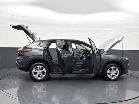Used 2025 Chevrolet Trax LS FWD image 33
