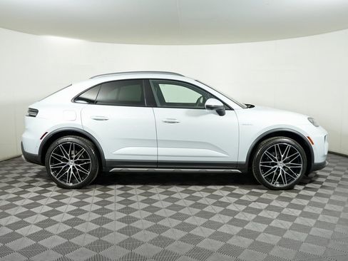New 2026 Porsche Macan 4 Electric image 8