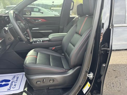 Used 2024 Chevrolet Traverse RS image 14