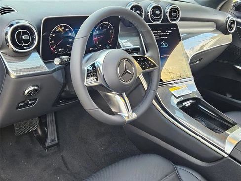 Used 2026 Mercedes-Benz GLC 300 image 3