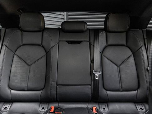 Certified 2025 Porsche Macan image 25