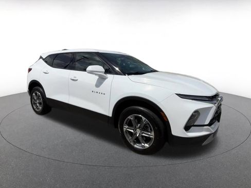 Used 2024 Chevrolet Blazer LT AWD/4WD image 2