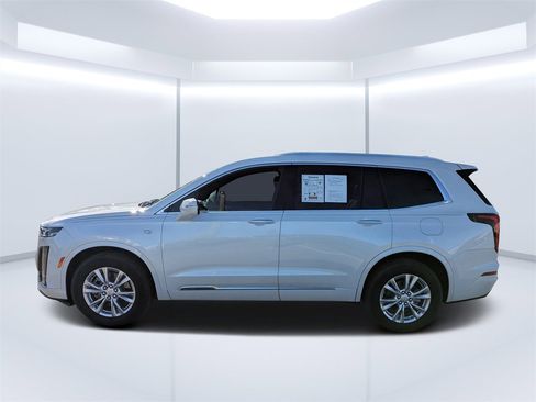 Used 2025 Cadillac XT6 Luxury image 6