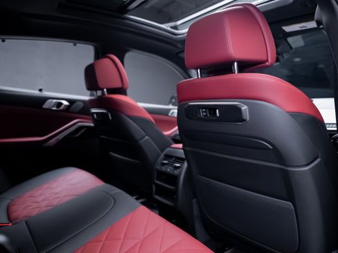 Used 2025 BMW X6 xDrive40i w/ Executive Package image 71