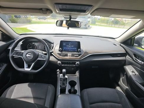 Used 2025 Nissan Altima 2.5 SV FWD image 26