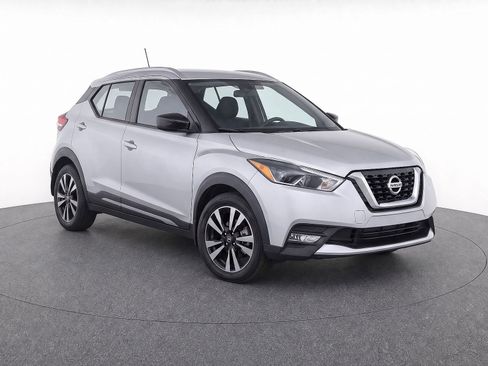 Used 2019 Nissan Kicks SR FWD image 2