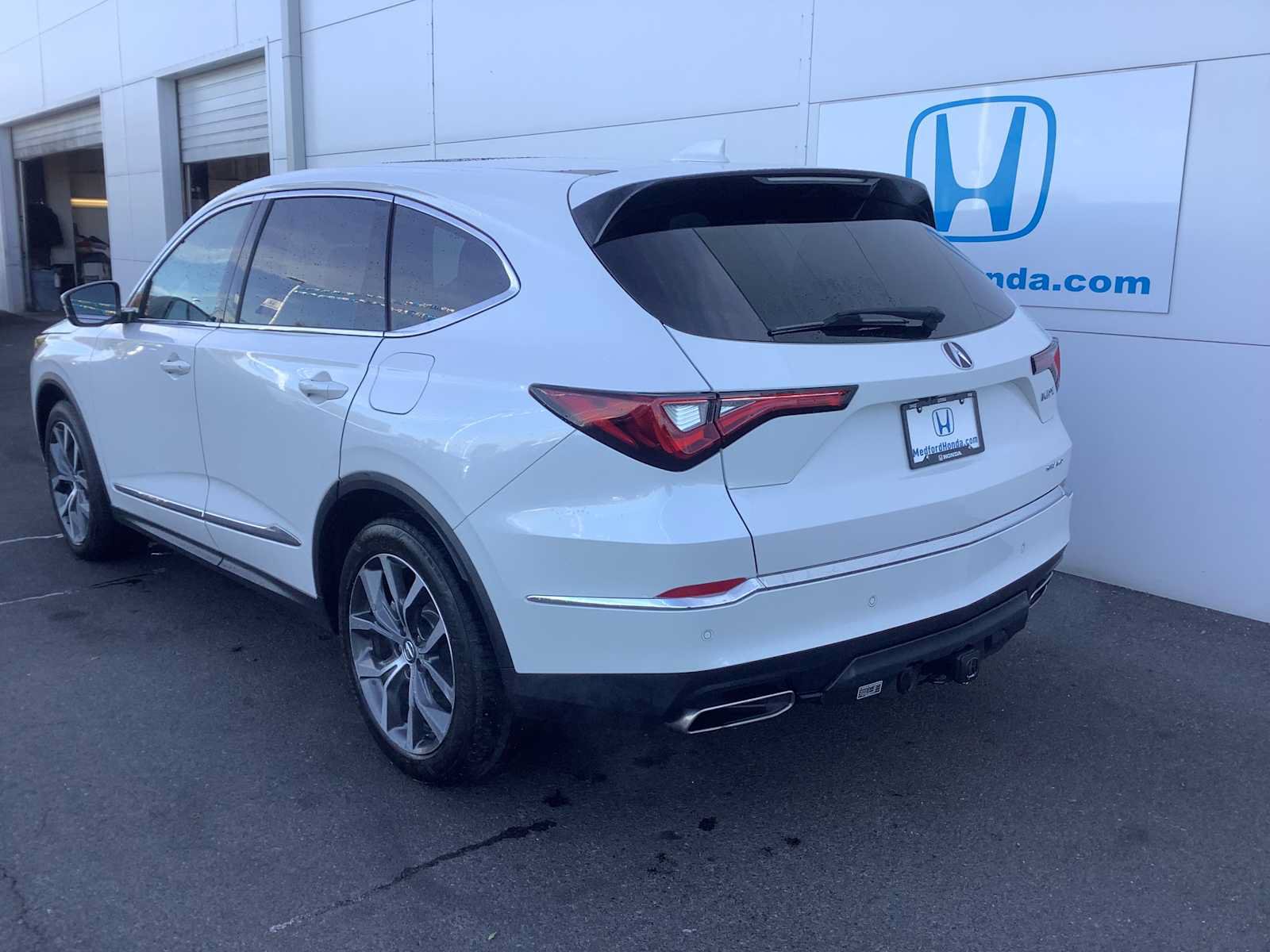 Used 2024 Acura MDX w/ Technology Package AWD/4WD image 4