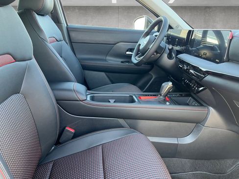 New 2026 Nissan Kicks SR w/ Cold Weather Package image 24