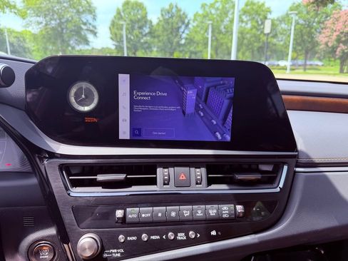 Certified 2024 Lexus ES 350 w/ Premium Package FWD image 20