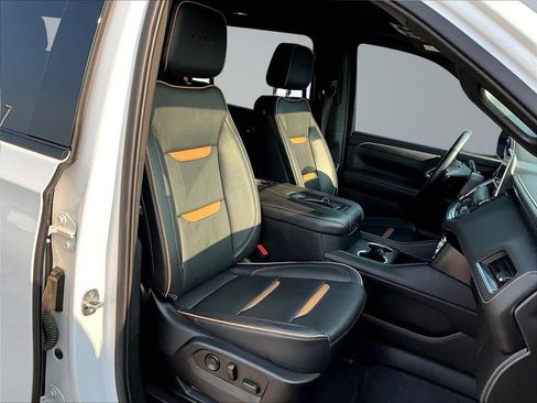 Used 2022 GMC Yukon XL AT4 AWD/4WD image 32