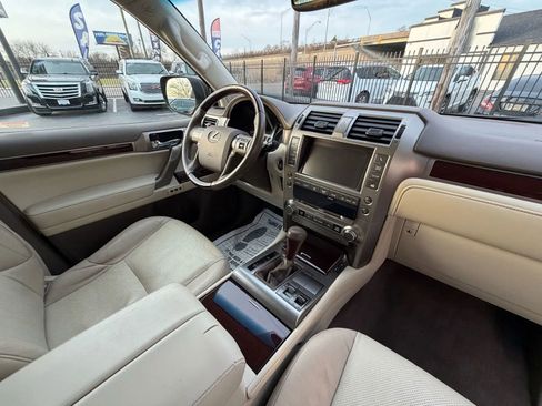 Used 2018 Lexus GX 460 image 32