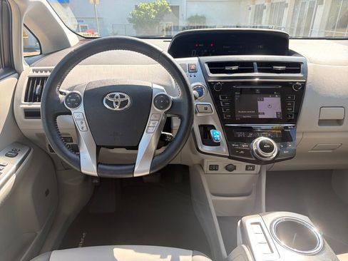 Used 2017 Toyota Prius V Five image 11