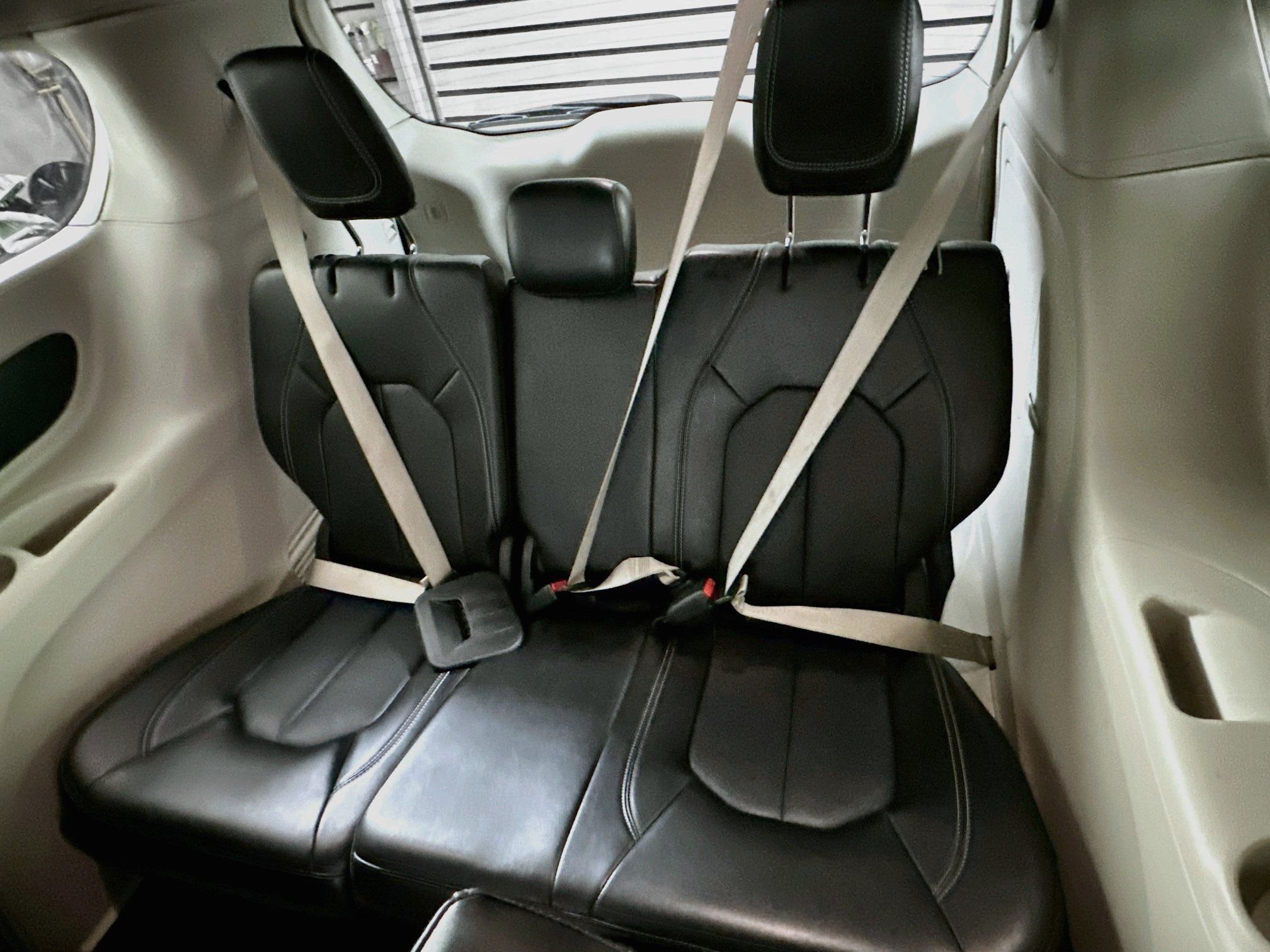 Used 2024 Chrysler Pacifica Limited FWD image 26