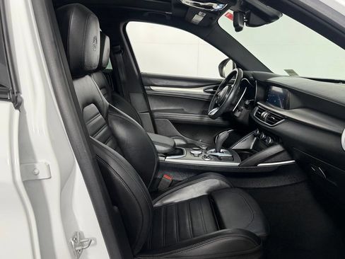 Used 2023 Alfa Romeo Stelvio Veloce AWD/4WD image 30