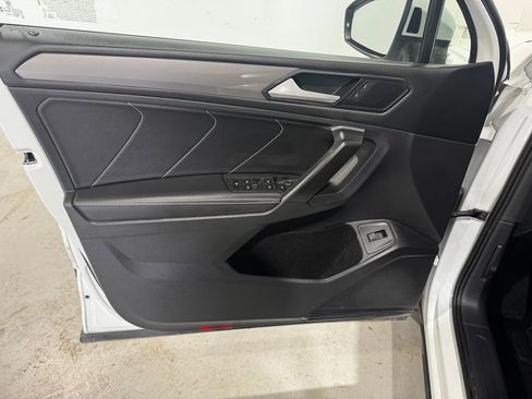 Used 2024 Volkswagen Tiguan SE FWD image 17