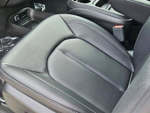 New 2027 Chrysler Pacifica Select FWD image 4