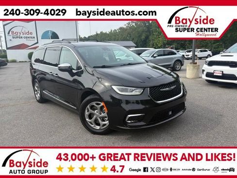 Used 2023 Chrysler Pacifica Limited FWD image 1