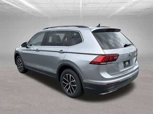 Used 2021 Volkswagen Tiguan SE w/ Panoramic Sunroof Package AWD/4WD image 7
