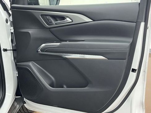 Used 2025 Chevrolet Traverse LT image 27