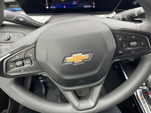 Used 2025 Chevrolet Trax LT image 28