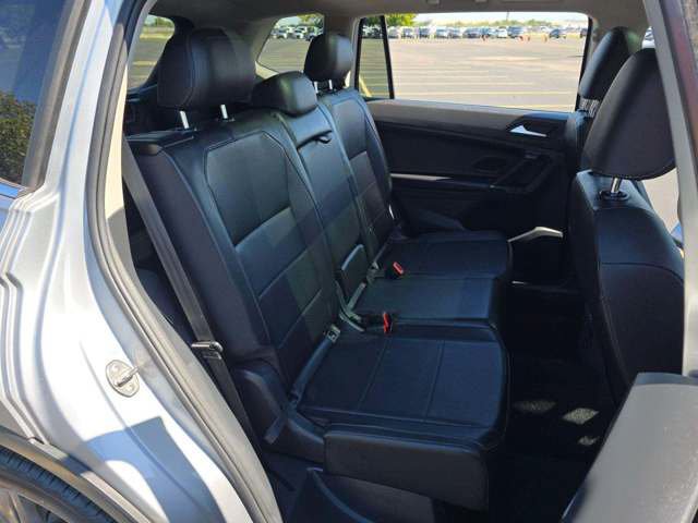 Used 2020 Volkswagen Tiguan SEL FWD image 16