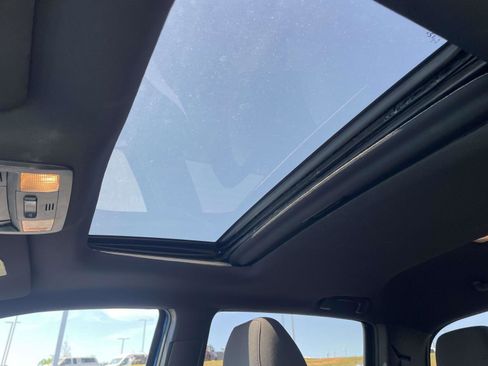 Used 2016 Toyota Tacoma TRD Sport w/ Premium & Technology Package image 12