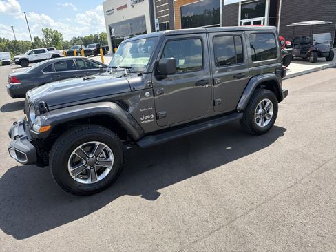 Used 2022 Jeep Wrangler Unlimited Sahara w/ LED Lighting Group AWD/4WD image 23
