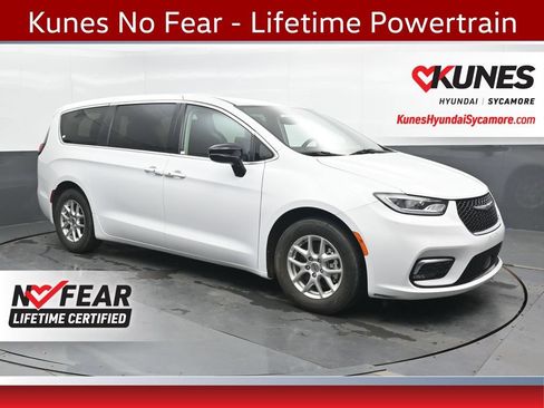 Used 2024 Chrysler Pacifica Touring-L FWD image 1