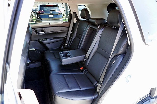 Used 2023 Nissan Rogue SV w/ SV Premium B Package FWD image 27