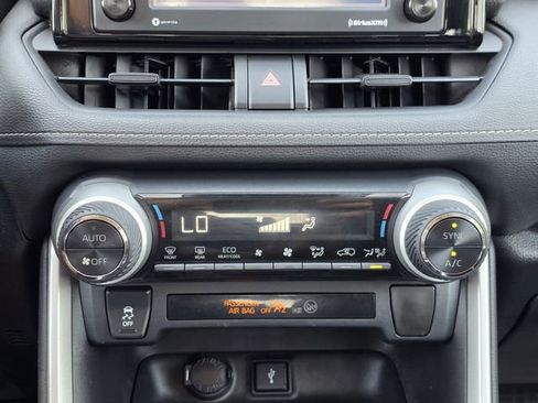 Used 2020 Toyota RAV4 LE w/ All Weather Liner Package AWD/4WD image 19