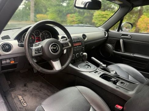 Used 2010 MAZDA MX-5 Miata Grand Touring w/ Premium Pkg RWD image 12