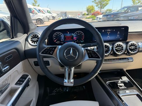 Used 2026 Mercedes-Benz GLB 250 4MATIC image 9