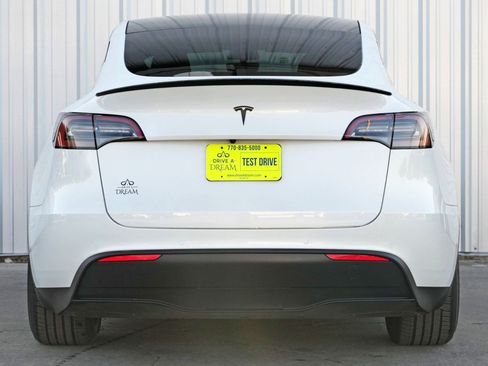 Used 2021 Tesla Model Y Long Range image 11