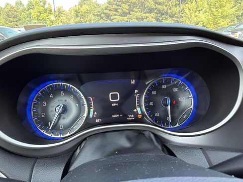 Used 2025 Chrysler Pacifica Select FWD image 29