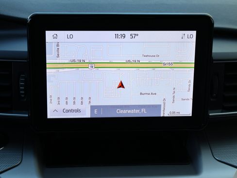 Used 2022 Ford Explorer XLT w/ Equipment Group 202A image 3