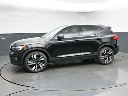 Used 2023 Volvo XC40 B5 Plus w/ Protection Package Premier AWD/4WD image 4