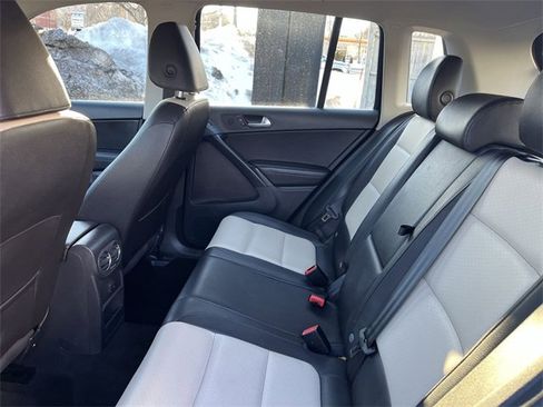 Used 2017 Volkswagen Tiguan S image 22