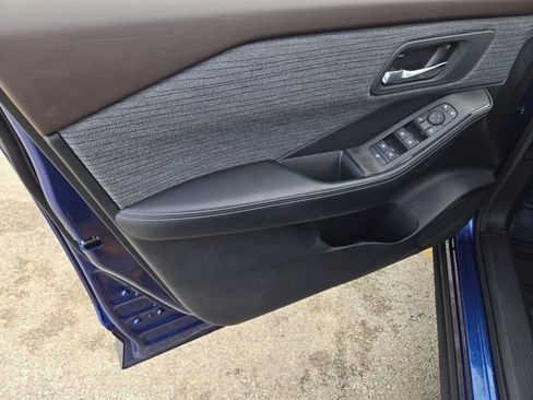 Used 2023 Nissan Rogue SV image 19