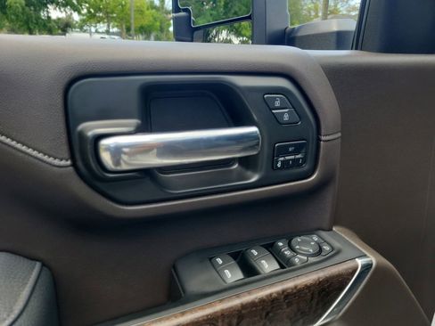Certified 2023 GMC Sierra 2500 Denali w/ Denali Ultimate Package AWD/4WD image 23