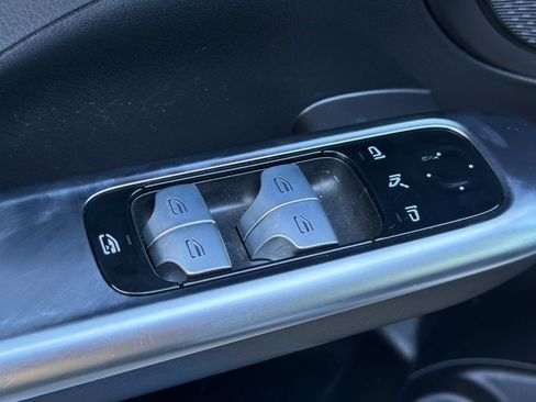 Used 2023 Mercedes-Benz C 300 Sedan image 12