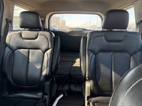 Used 2023 Jeep Grand Cherokee L Limited w/ Black Appearance Package image 32