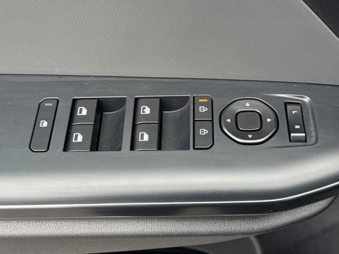 Used 2025 Kia K4 LXS image 15