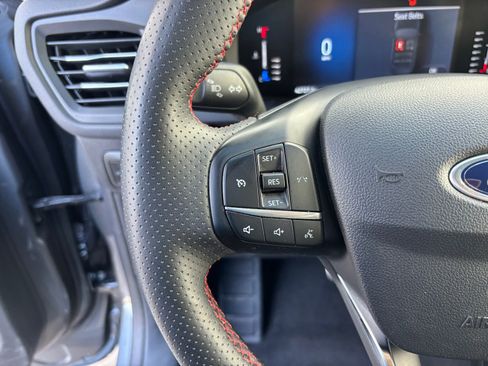 Used 2024 Ford Escape ST-Line image 18