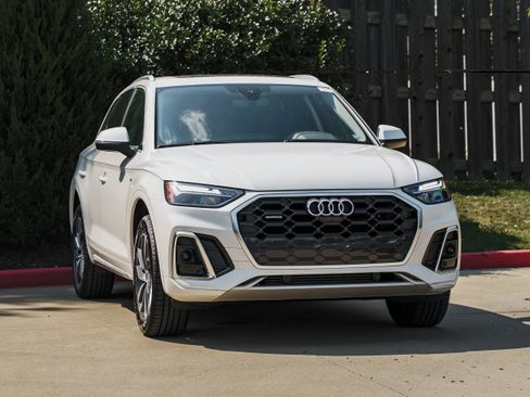 Certified 2023 Audi Q5 2.0T Premium Plus w/ Premium Plus Package AWD/4WD image 2